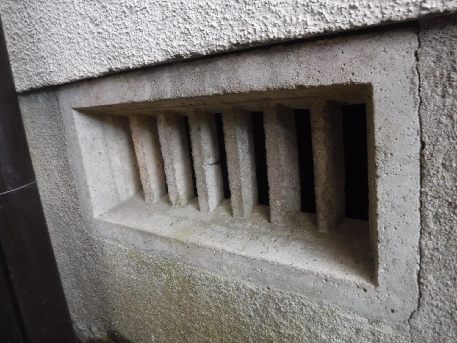 イタチの侵入口となる通気口