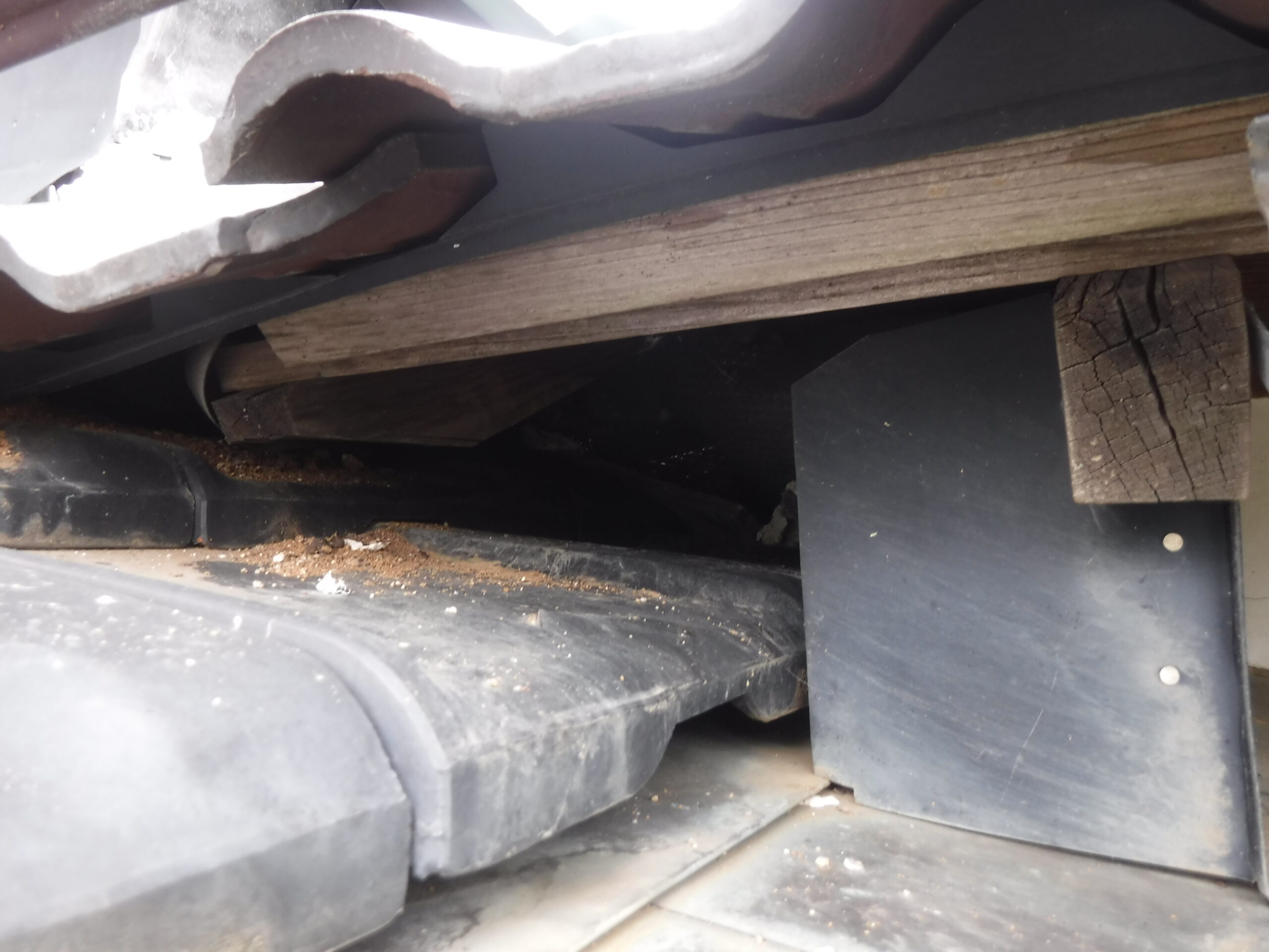 侵入口となっていた隙間