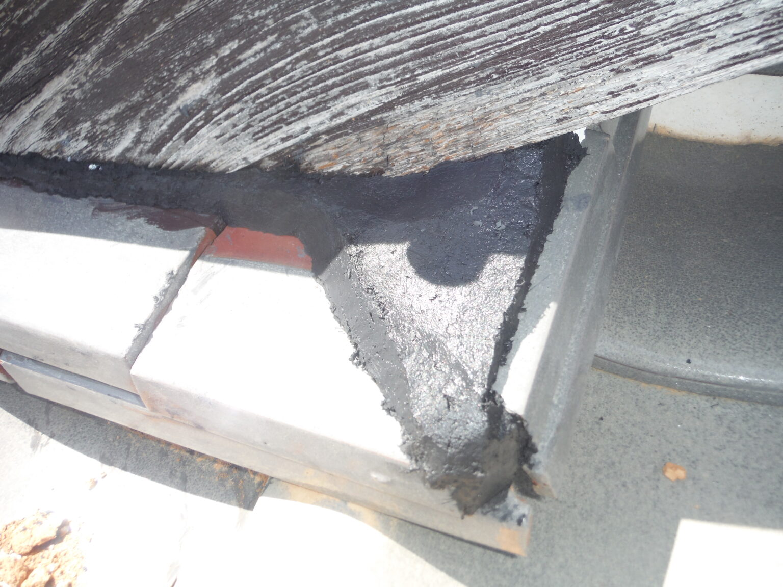 施工後見違えるほどきれいに封鎖された侵入口