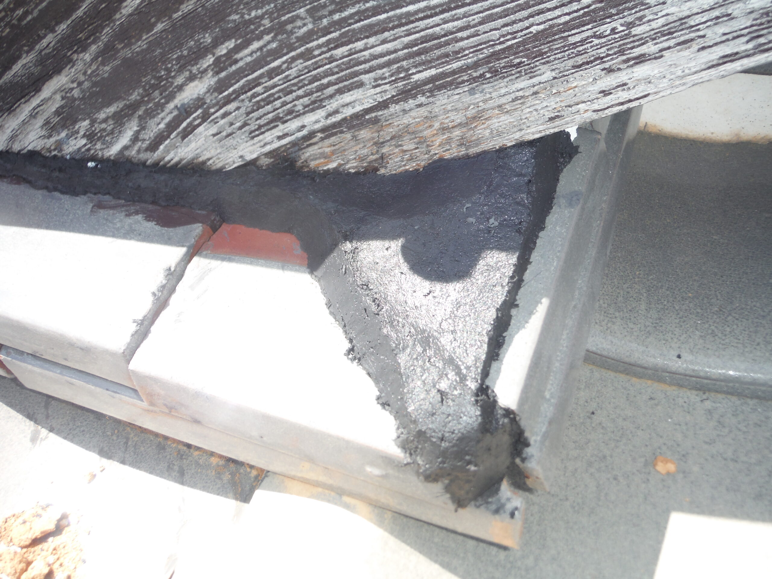 施工後見違えるほどきれいに封鎖された侵入口