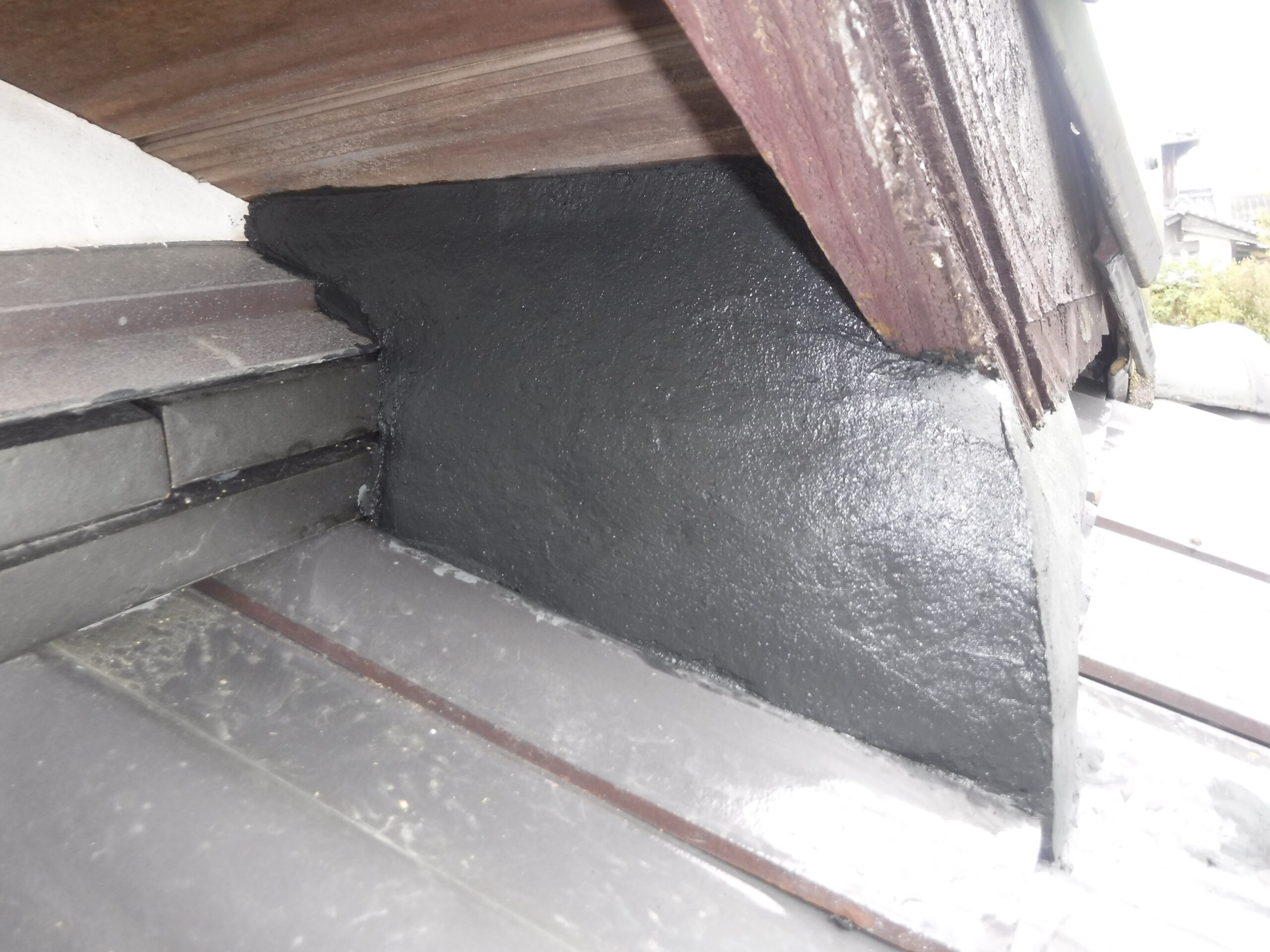 施工後見違えるほどきれいに封鎖された侵入口