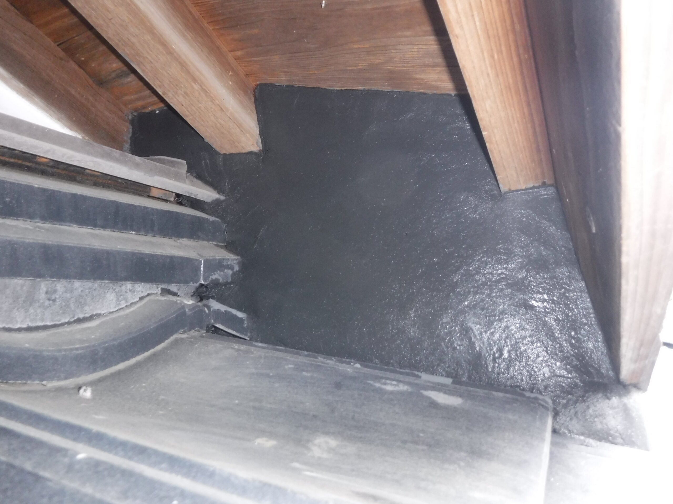 施工後見違えるほどきれいに封鎖された侵入口