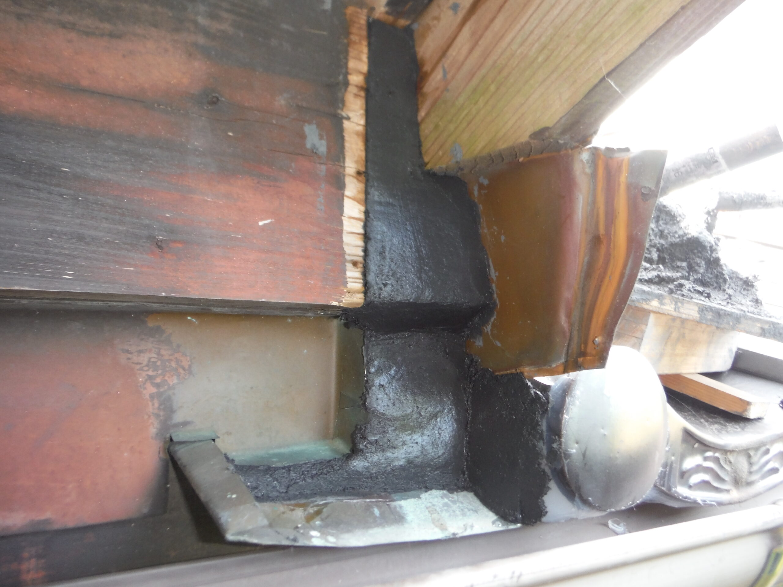 施工後見違えるほどきれいに封鎖された侵入口