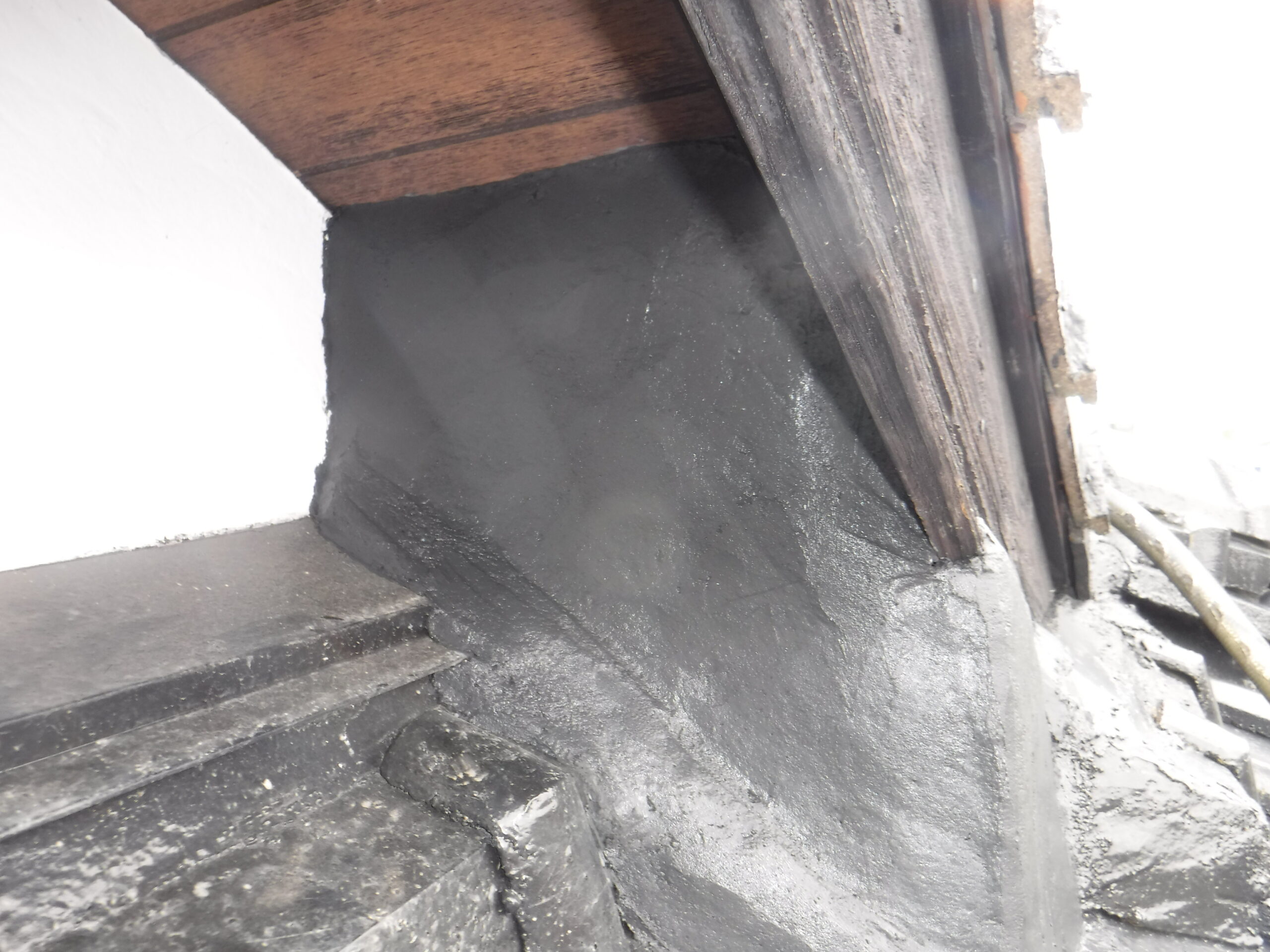 施工後見違えるほどきれいに施工された侵入口<img src=