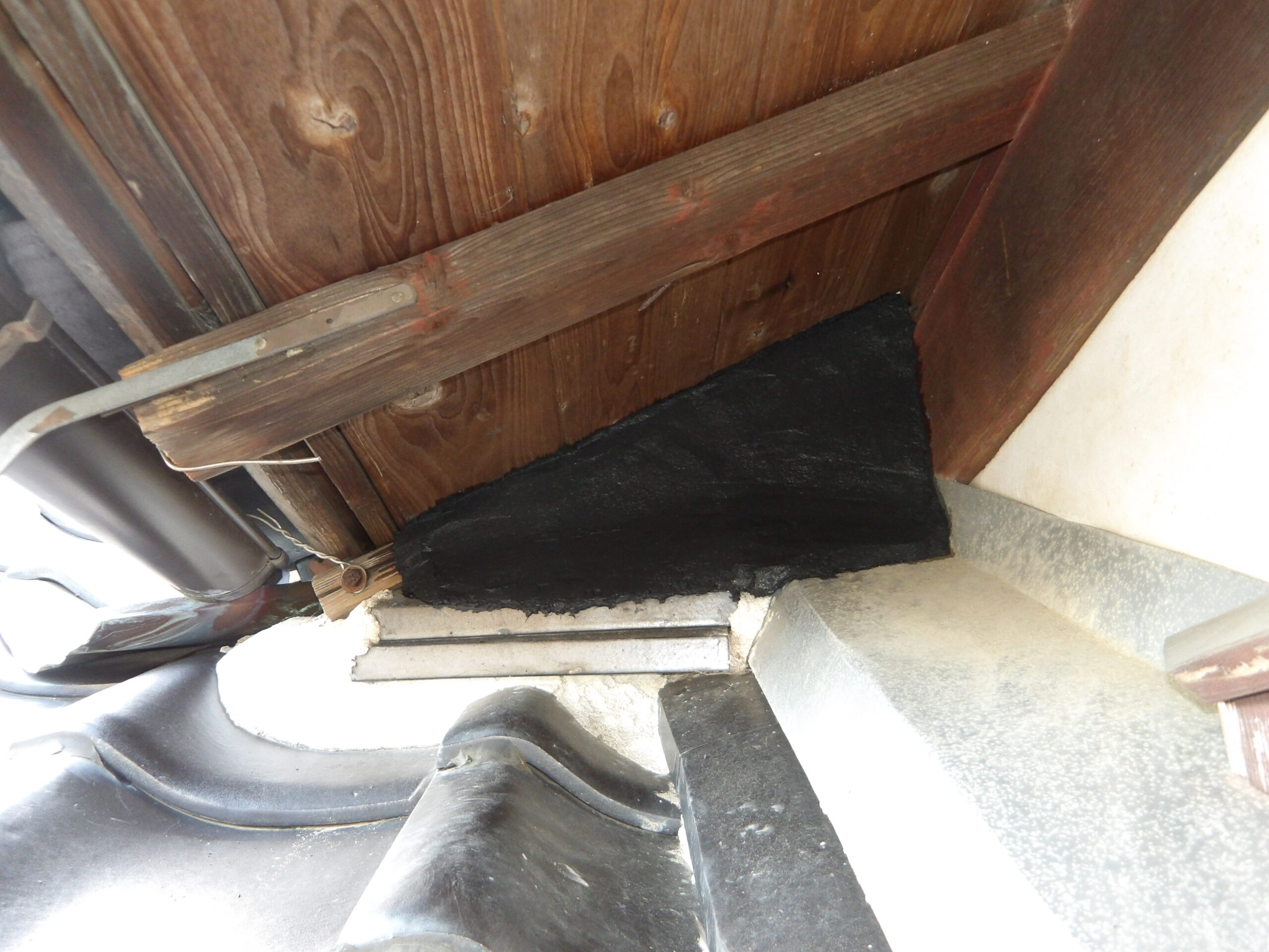 施工後見違えるほど完璧にふさがれた侵入口